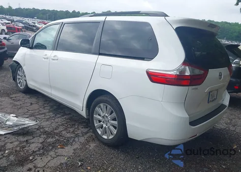 2015 Toyota Sienna Le z USA, uszkodzony, nr VIN 5TDJK3DC8FS127170
